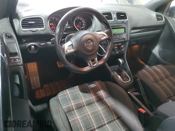 ✅ 2012 Volkswagen Golf GTI Autobahn • VIN: WVWFD7AJXCW306543 • Lot: 61012485. Wystawiony na Copart z przebiegiem 112 115 mil. Bezpłatny archiwum sprzedaży aukcyjnych z USA i szczegółowy raport historii pojazdu na DreamBid. Zdjęcie 8.