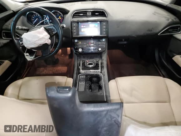 ✅ 2017 Jaguar XE 20d • VIN: SAJAR4BN7HA968517 • Лот: 71789645. Опубликован ранее на Copart с пробегом 98 670 миль. Бесплатный доступ к архиву аукционных продаж из США и подробный отчёт об истории автомобиля на DreamBid. Изображение 8.