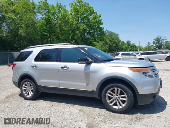 ✅ 2015 Ford Explorer XLT • VIN: 1FM5K8D81FGA72822 • Lot: 42310155. Wystawiony na IAAI z przebiegiem 153 873 mil. Bezpłatny archiwum sprzedaży aukcyjnych z USA i szczegółowy raport historii pojazdu na DreamBid. Zdjęcie 14.