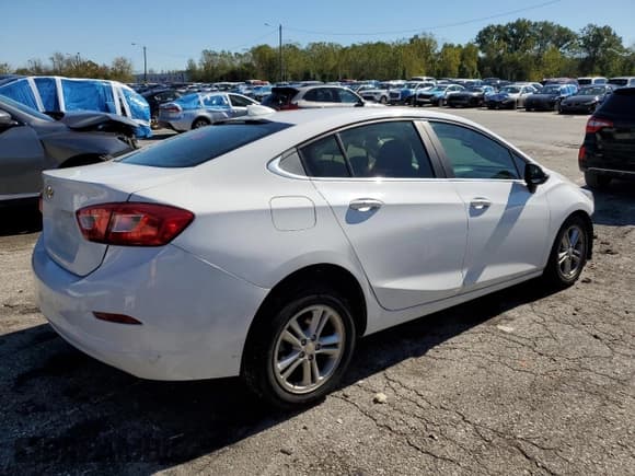 ✅ 2017 Chevrolet Cruze LT • VIN: 1G1BE5SM1H7157863 • Lot: 85526585. Wystawiony na Copart z przebiegiem 120 170 mil. Bezpłatny archiwum sprzedaży aukcyjnych z USA i szczegółowy raport historii pojazdu na DreamBid. Zdjęcie 3.