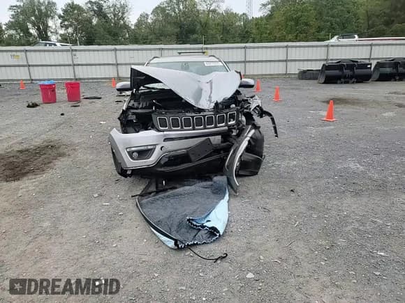✅ 2018 Jeep Compass Latitude • VIN: 3C4NJDBB5JT398688 • Lot: 84835035. Wystawiony na Copart z przebiegiem Nie podano. Bezpłatny archiwum sprzedaży aukcyjnych z USA i szczegółowy raport historii pojazdu na DreamBid. Zdjęcie 15.