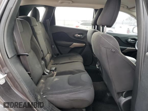 ✅ 2017 Jeep Cherokee Latitude • VIN: 1C4PJMCBXHW663858 • Лот: 64079825. Опубликован ранее на Copart с пробегом 117 606 миль. Бесплатный доступ к архиву аукционных продаж из США и подробный отчёт об истории автомобиля на DreamBid. Изображение 11.