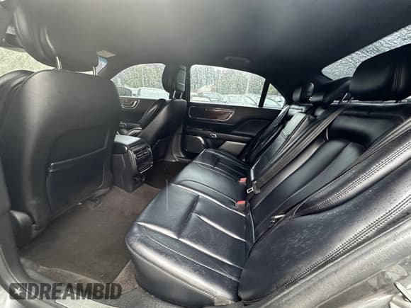 ✅ 2019 Lincoln Continental Standard • VIN: 1LN6L9PK3K5604558 • Lot: 43793151. Wystawiony na IAAI z przebiegiem 123 379 mil. Bezpłatny archiwum sprzedaży aukcyjnych z USA i szczegółowy raport historii pojazdu na DreamBid. Zdjęcie 7.