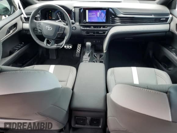 ✅ 2025 Toyota Camry LE • VIN: 4T1DAACKXSU095742 • Lot: 81342905. Wystawiony na Copart z przebiegiem 4 858 mil. Bezpłatny archiwum sprzedaży aukcyjnych z USA i szczegółowy raport historii pojazdu na DreamBid. Zdjęcie 8.