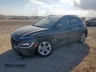 ✅ 2022 Hyundai Kona SEL • VIN: KM8K32AB6NU928211 • Лот: 85538975. Опубликован ранее на Copart с пробегом 107 207 миль. Бесплатный доступ к архиву аукционных продаж из США и подробный отчёт об истории автомобиля на DreamBid. Изображение 1.