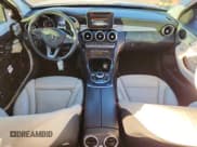 ✅ 2017 Mercedes-Benz C 300 • VIN: 55SWF4KB6HU226604 • Lot: 91829525. Wystawiony na Copart z przebiegiem 94 346 mil. Bezpłatny archiwum sprzedaży aukcyjnych z USA i szczegółowy raport historii pojazdu na DreamBid. Zdjęcie 8.