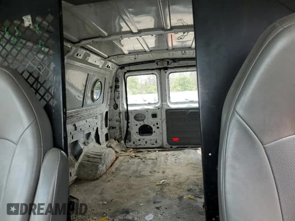 ✅ 2008 Ford Econoline Cargo Commercial • VIN: 1FTNE24W48DA53676 • Лот: 64082405. Опубликован ранее на Copart с пробегом 241 093 миль. Бесплатный доступ к архиву аукционных продаж из США и подробный отчёт об истории автомобиля на DreamBid. Изображение 10.