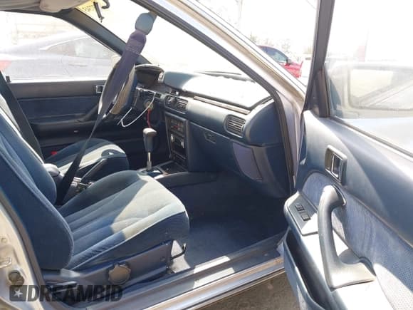 ✅ 1988 Toyota Camry LE • VIN: JT2SV22EXJ3305934 • Lot: 42737343. Wystawiony na IAAI z przebiegiem 256 096 mil. Bezpłatny archiwum sprzedaży aukcyjnych z USA i szczegółowy raport historii pojazdu na DreamBid. Zdjęcie 5.