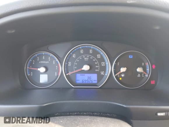 ✅ 2008 Hyundai Santa Fe SE • VIN: 5NMSH13E98H144348 • Lot: 43710295. Wystawiony na IAAI z przebiegiem 69 926 mil. Bezpłatny archiwum sprzedaży aukcyjnych z USA i szczegółowy raport historii pojazdu na DreamBid. Zdjęcie 7.