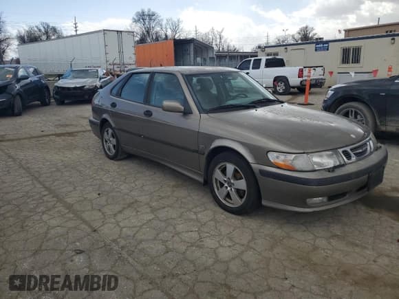 ✅ 2002 Saab 9-3 SE • VIN: YS3DF58KX22004947 • Лот: 49740465. Опубликован ранее на Copart с пробегом Не указан. Бесплатный доступ к архиву аукционных продаж из США и подробный отчёт об истории автомобиля на DreamBid. Изображение 4.