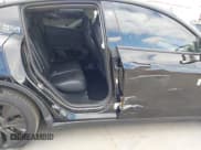 ✅ 2024 Tesla Model Y • VIN: 7SAYGDED8RF156984 • Lot: 43324819. Wystawiony na IAAI z przebiegiem 26 941 mil. Bezpłatny archiwum sprzedaży aukcyjnych z USA i szczegółowy raport historii pojazdu na DreamBid. Zdjęcie 21.