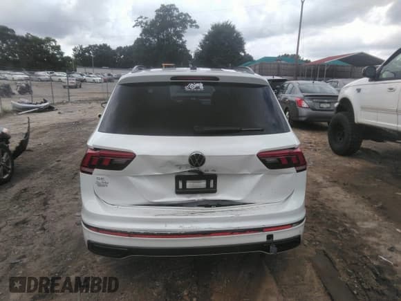 ✅ 2024 Volkswagen Tiguan SE R-Line Black • VIN: 3VVCB7AX3RM077940 • Lot: 42970403. Listed on IAAI with 9,018 mi. Free auction sales archive from the USA and detailed vehicle history report at DreamBid. Image 16.