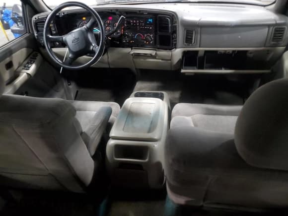 ✅ 2001 Chevrolet Suburban LT • VIN: 3GNFK16T21G151745 • Лот: 72221094. Опубликован ранее на Copart с пробегом 223 280 миль. Бесплатный доступ к архиву аукционных продаж из США и подробный отчёт об истории автомобиля на DreamBid. Изображение 8.