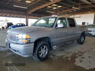 ✅ 2005 GMC Sierra Denali • VIN: 2GTEK63NX51376923 • Лот: 82708814. Опубликован ранее на Copart с пробегом 214 768 миль. Бесплатный доступ к архиву аукционных продаж из США и подробный отчёт об истории автомобиля на DreamBid. Изображение 1.