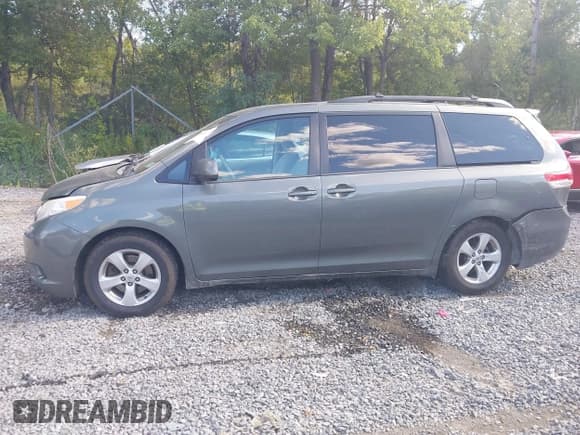 ✅ 2014 Toyota Sienna LE AAS • VIN: 5TDKK3DC0ES414876 • Lot: 43172800. Listed on IAAI with 200,070 mi. Free auction sales archive from the USA and detailed vehicle history report at DreamBid. Image 14.