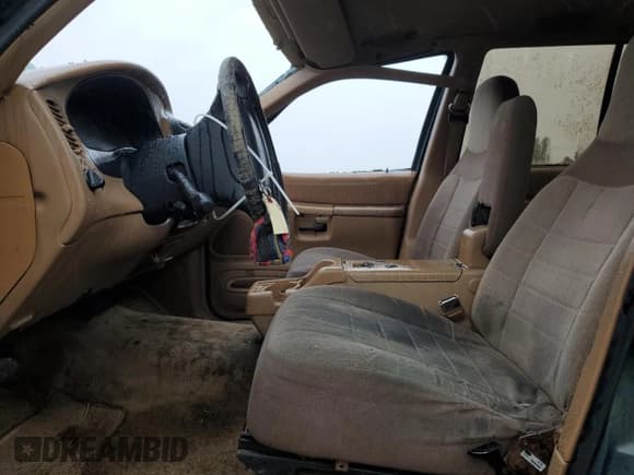 ✅ 1996 Ford Explorer XL • VIN: 1FMDU32X9TZA60520 • Lot: 87482655. Listed on Copart with 226,034 mi. Free auction sales archive from the USA and detailed vehicle history report at DreamBid. Image 7.