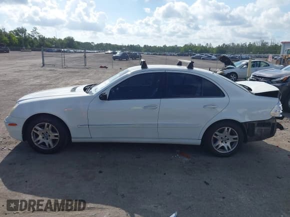 ✅ 2005 Mercedes-Benz E 320 CDI • VIN: WDBUF26J15A813195 • Lot: 42530265. Wystawiony na IAAI z przebiegiem 155 020 mil. Bezpłatny archiwum sprzedaży aukcyjnych z USA i szczegółowy raport historii pojazdu na DreamBid. Zdjęcie 14.