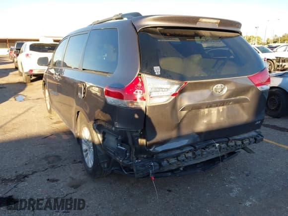 ✅ 2014 Toyota Sienna XLE • VIN: 5TDYK3DC0ES446673 • Lot: 43556251. Listed on IAAI with 204,332 mi. Free auction sales archive from the USA and detailed vehicle history report at DreamBid. Image 3.