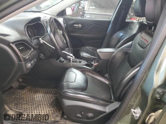 ✅ 2020 Jeep Cherokee Trailhawk • VIN: 1C4PJMBX5LD636472 • Lot: 71964555. Wystawiony na Copart z przebiegiem 97 887 mil. Bezpłatny archiwum sprzedaży aukcyjnych z USA i szczegółowy raport historii pojazdu na DreamBid. Zdjęcie 7.