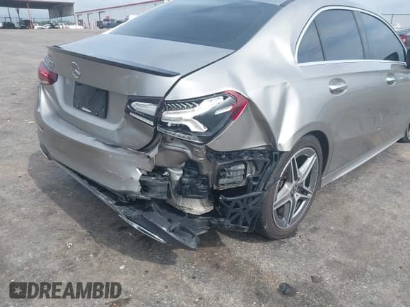 ✅ 2019 Mercedes-Benz A 220 • VIN: WDD3G4EB8KW036003 • Lot: 42634056. Listed on IAAI with 105,614 mi. Free auction sales archive from the USA and detailed vehicle history report at DreamBid. Image 6.