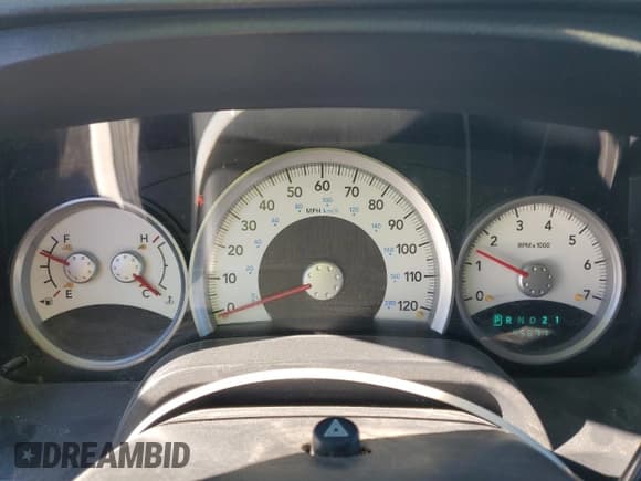 ✅ 2008 Dodge Dakota Laramie • VIN: 1D7HW58N38S638604 • Lot: 90980585. Wystawiony na Copart z przebiegiem 95 871 mil. Bezpłatny archiwum sprzedaży aukcyjnych z USA i szczegółowy raport historii pojazdu na DreamBid. Zdjęcie 9.