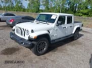 ✅ 2021 Jeep Gladiator Overland • VIN: 1C6HJTFG3ML584038 • Лот: 42634959. Опубликован ранее на IAAI с пробегом 21 843 миль. Бесплатный доступ к архиву аукционных продаж из США и подробный отчёт об истории автомобиля на DreamBid. Изображение 17.