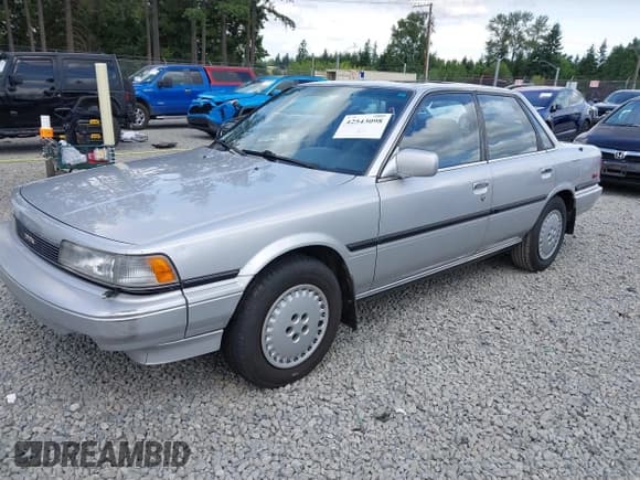 ✅ 1988 Toyota Camry LE • VIN: JT2SV22E9J3261621 • Lot: 42543098. Wystawiony na IAAI z przebiegiem 154 582 mil. Bezpłatny archiwum sprzedaży aukcyjnych z USA i szczegółowy raport historii pojazdu na DreamBid. Zdjęcie 2.