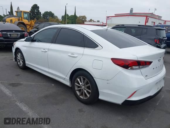 2018 Hyundai Sonata SE с VIN 5NPE24AF3JH704255, выставлен на аукционе IAAI как лот 43389069 с пробегом 105 614 миль миль и . История ставок и продаж доступна на DreamBid. Изображение 3.