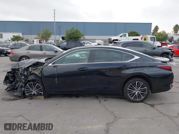 ✅ 2022 Lexus ES 300h • VIN: 58ADA1C12NU013605 • Lot: 43685343. Listed on IAAI with 55,344 mi. Free auction sales archive from the USA and detailed vehicle history report at DreamBid. Image 14.