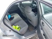 ✅ 2001 Mazda 626 LX • VIN: 1YVGF22C715225501 • Lot: 42210842. Wystawiony na IAAI z przebiegiem 225 546 mil. Bezpłatny archiwum sprzedaży aukcyjnych z USA i szczegółowy raport historii pojazdu na DreamBid. Zdjęcie 8.