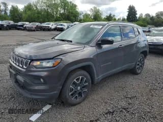 ✅ 2022 Jeep Compass Latitude • VIN: 3C4NJDBB3NT122998 • Lot: 58831455. Wystawiony na Copart z przebiegiem 63 546 mil. Bezpłatny archiwum sprzedaży aukcyjnych z USA i szczegółowy raport historii pojazdu na DreamBid. Zdjęcie 1.