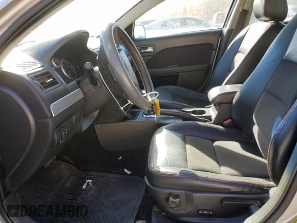 ✅ 2008 Ford Fusion SE • VIN: 3FAHP07Z68R129087 • Lot: 92733135. Wystawiony na Copart z przebiegiem 136 275 mil. Bezpłatny archiwum sprzedaży aukcyjnych z USA i szczegółowy raport historii pojazdu na DreamBid. Zdjęcie 7.