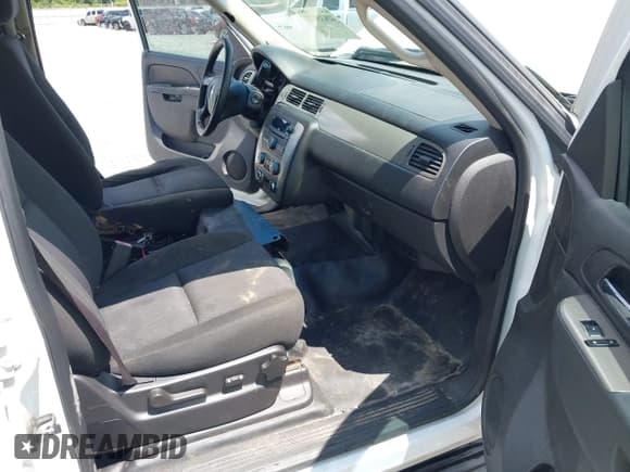 ✅ 2013 Chevrolet Tahoe Commercial • VIN: 1GNLC2E05DR327981 • Lot: 42835627. Wystawiony na IAAI z przebiegiem 164 099 mil. Bezpłatny archiwum sprzedaży aukcyjnych z USA i szczegółowy raport historii pojazdu na DreamBid. Zdjęcie 5.