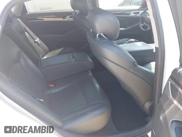 ✅ 2015 Hyundai Genesis 3.8L • VIN: KMHGN4JE4FU095788 • Lot: 40209672. Wystawiony na IAAI z przebiegiem Nie podano. Bezpłatny archiwum sprzedaży aukcyjnych z USA i szczegółowy raport historii pojazdu na DreamBid. Zdjęcie 8.