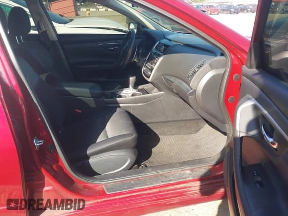 ✅ 2018 Nissan Altima SR • VIN: 1N4AL3AP5JC273837 • Lot: 43411922. Wystawiony na IAAI z przebiegiem 103 625 mil. Bezpłatny archiwum sprzedaży aukcyjnych z USA i szczegółowy raport historii pojazdu na DreamBid. Zdjęcie 5.