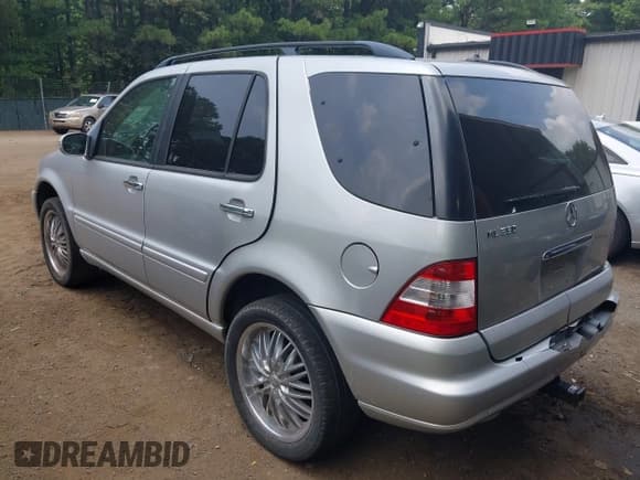 ✅ 2004 Mercedes-Benz M 350 • VIN: 4JGAB57E84A494729 • Lot: 42645064. Listed on IAAI with 181,281 mi. Free auction sales archive from the USA and detailed vehicle history report at DreamBid. Image 3.