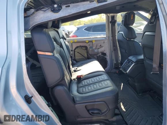 ✅ 2024 Rivian R1S Adventure • VIN: 7PDSGBBA4RN036045 • Lot: 74982414. Listed on Copart with 9,256 mi. Free auction sales archive from the USA and detailed vehicle history report at DreamBid. Image 11.