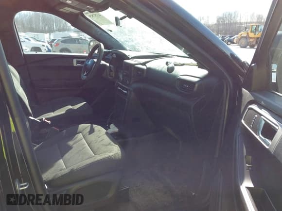 ✅ 2022 Ford Police Interceptor Utility • VIN: 1FM5K8AB7NGA02479 • Lot: 41737820. Wystawiony na IAAI z przebiegiem 85 571 mil. Bezpłatny archiwum sprzedaży aukcyjnych z USA i szczegółowy raport historii pojazdu na DreamBid. Zdjęcie 5.