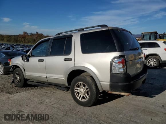 ✅ 2002 Ford Explorer XLS • VIN: 1FMZU72K32UD11593 • Lot: 89656785. Listed on Copart with 223,629 mi. Free auction sales archive from the USA and detailed vehicle history report at DreamBid. Image 2.