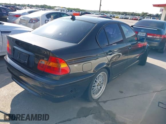 ✅ 2004 BMW 3 Series 330xi • VIN: WBAEW53434PN36502 • Lot: 42392457. Listed on IAAI with 178,150 mi. Free auction sales archive from the USA and detailed vehicle history report at DreamBid. Image 4.