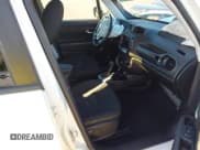 ✅ 2018 Jeep Renegade Latitude • VIN: ZACCJABB3JPJ50417 • Lot: 43589868. Wystawiony na IAAI z przebiegiem 74 833 mil. Bezpłatny archiwum sprzedaży aukcyjnych z USA i szczegółowy raport historii pojazdu na DreamBid. Zdjęcie 5.