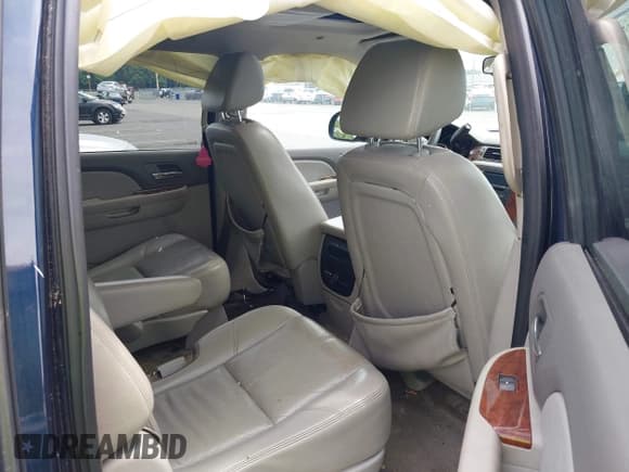 ✅ 2008 Chevrolet Suburban LTZ • VIN: 3GNFK16388G176479 • Lot: 42707009. Wystawiony na IAAI z przebiegiem 236 064 mil. Bezpłatny archiwum sprzedaży aukcyjnych z USA i szczegółowy raport historii pojazdu na DreamBid. Zdjęcie 8.