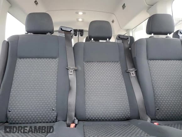 ✅ 2022 Ford Transit Passenger XL • VIN: 1FBAX2C82NKA19694 • Lot: 51390845. Wystawiony na Copart z przebiegiem 61 791 mil. Bezpłatny archiwum sprzedaży aukcyjnych z USA i szczegółowy raport historii pojazdu na DreamBid. Zdjęcie 10.