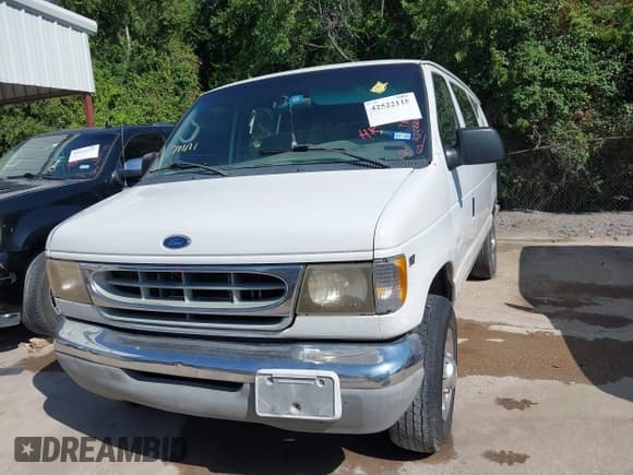 ✅ 2002 Ford Econoline Passenger XL • VIN: 1FBSS31S92HA41546 • Лот: 42522118. Опубликован ранее на IAAI с пробегом 265 775 миль. Бесплатный доступ к архиву аукционных продаж из США и подробный отчёт об истории автомобиля на DreamBid. Изображение 2.