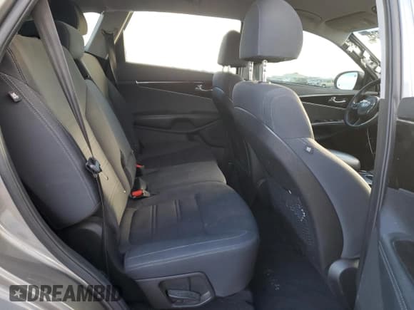 ✅ 2018 Kia Sorento L • VIN: 5XYPG4A35JG412212 • Lot: 86262505. Listed on Copart with 116,818 mi. Free auction sales archive from the USA and detailed vehicle history report at DreamBid. Image 11.