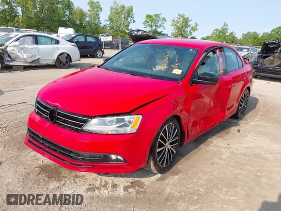 ✅ 2016 Volkswagen Jetta Sport • VIN: 3VWB17AJXGM384072 • Лот: 42372913. Опубликован ранее на IAAI с пробегом 169 002 миль. Бесплатный доступ к архиву аукционных продаж из США и подробный отчёт об истории автомобиля на DreamBid. Изображение 2.