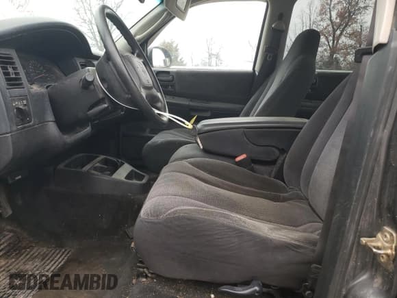 ✅ 2004 Dodge Dakota Sport • VIN: 1D7HG38N84S525629 • Lot: 82140054. Wystawiony na Copart z przebiegiem 255 160 mil. Bezpłatny archiwum sprzedaży aukcyjnych z USA i szczegółowy raport historii pojazdu na DreamBid. Zdjęcie 7.