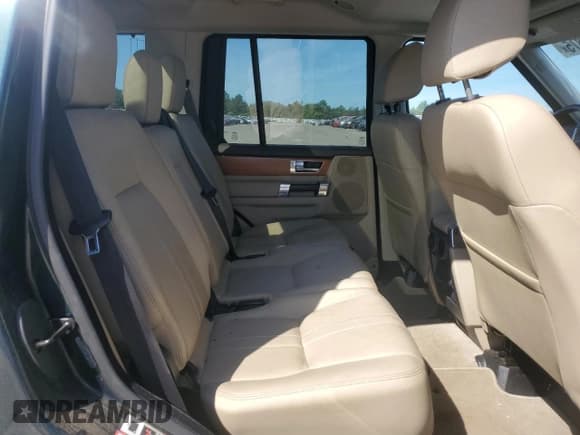 ✅ 2015 Land Rover LR4 HSE • VIN: SALAG2V67FA744165 • Lot: 85281875. Wystawiony na Copart z przebiegiem 73 137 mil. Bezpłatny archiwum sprzedaży aukcyjnych z USA i szczegółowy raport historii pojazdu na DreamBid. Zdjęcie 11.