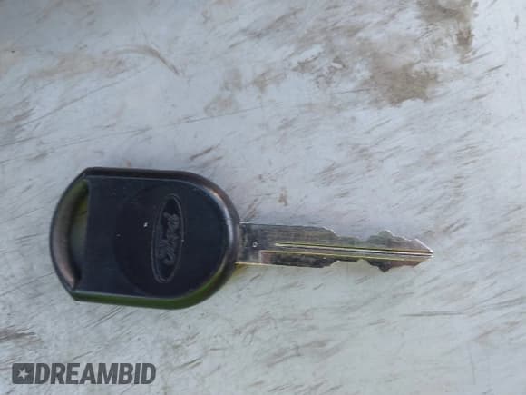 ✅ 2005 Ford F-150 XL • VIN: 1FTRF122X5NB40903 • Lot: 43583804. Wystawiony na IAAI z przebiegiem 295 129 mil. Bezpłatny archiwum sprzedaży aukcyjnych z USA i szczegółowy raport historii pojazdu na DreamBid. Zdjęcie 11.