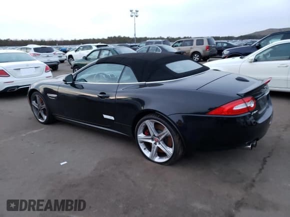✅ 2015 Jaguar XK XKR • VIN: SAJWA4EC3FMB55519 • Lot: 36145703. Wystawiony na Copart z przebiegiem Nie podano. Bezpłatny archiwum sprzedaży aukcyjnych z USA i szczegółowy raport historii pojazdu na DreamBid. Zdjęcie 2.